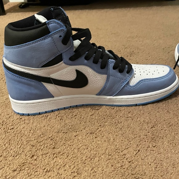 Air Jordan 1 University Blue